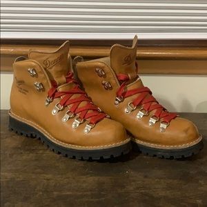 Danner women’s Mountain Light Hiking Boot